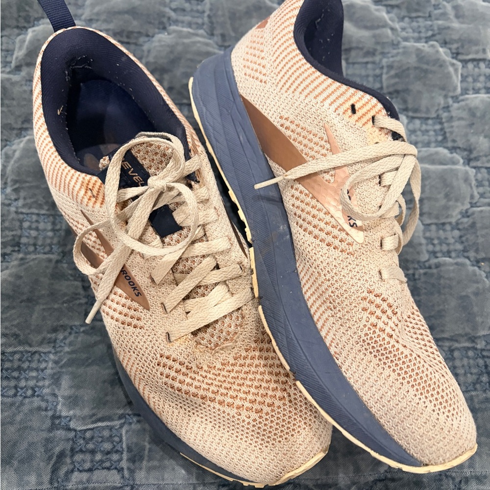 Brooks Women's Beige and Navy Sneakers